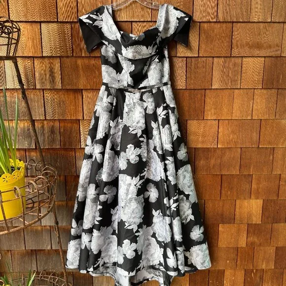 EUC Vince Camuto Black Floral Jacquard Off-the-Shoulder Formal Dress - Women's 6 - Picture 2 of 13